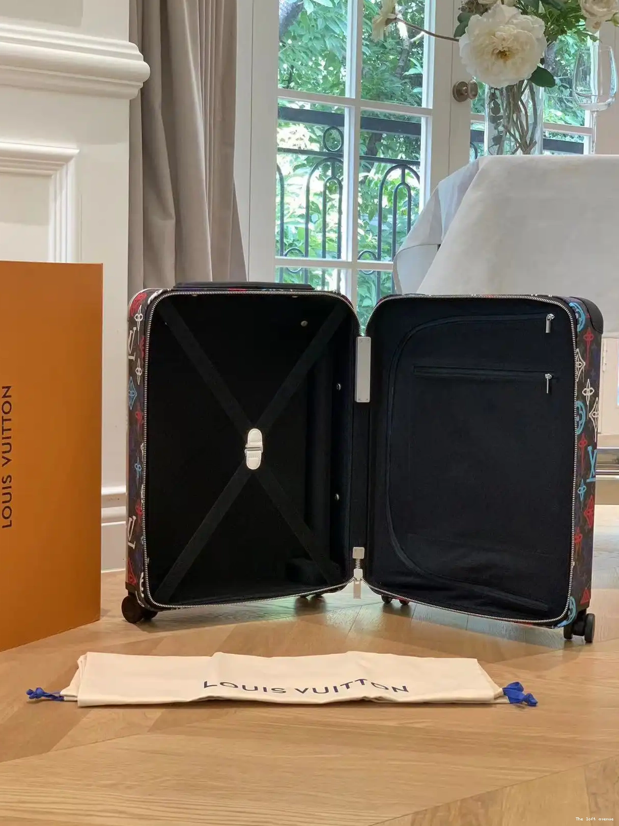 CABIN CUSTOM 55 GRAFFITI HORIZON 37L SUITCASE 0606